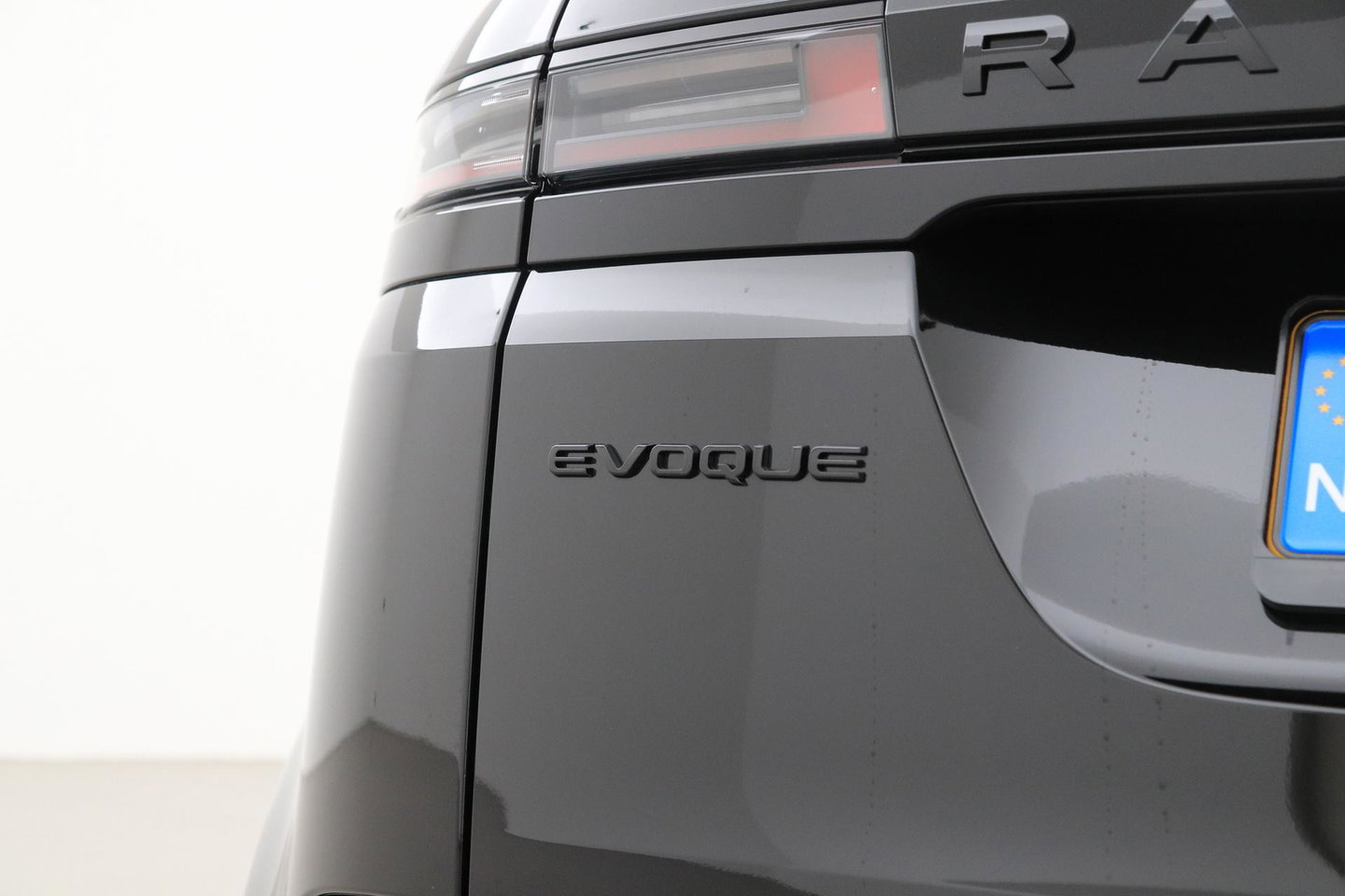 Land Rover Range Rover Evoque P270e PHEV Dynamic SE | Black Pack | Schuif/kanteldak | Trekhaak | ACC | 360° Camera