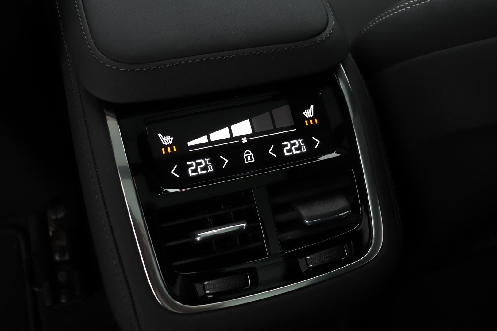 Volvo XC90 T8 Ultra Dark | Bowers&Wilkins | Massage | Panoramadak | 360° Camera | Head-Up | Stoelventilatie | ACC