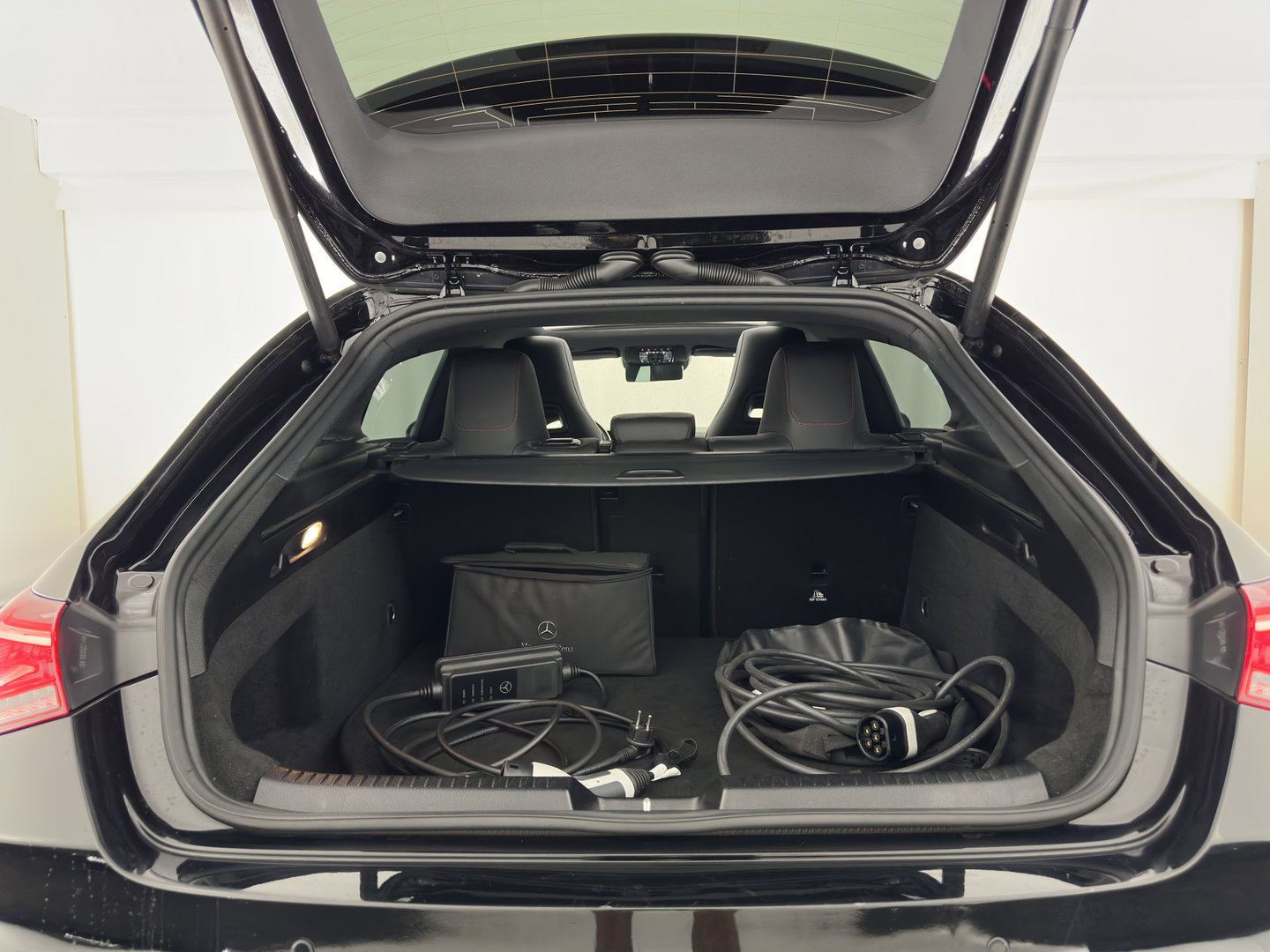 Mercedes-Benz CLA-Klasse Shooting Brake 250 e Business Solution AMG Limited (Plug-in) (INCL.BTW) Aut. *PANO | LEATHER-MICROFIBRE | MEMORY-PACK | MULTIBEAM-LED | BLIND-SPOT | HEATED-SPORTSEATS | AMBIENT-LIGHT | KEYLESS | DIGI-COCKPIT | DAB+ | NAVI-FULLMAP | CAMERA | PRIVACYGLAS