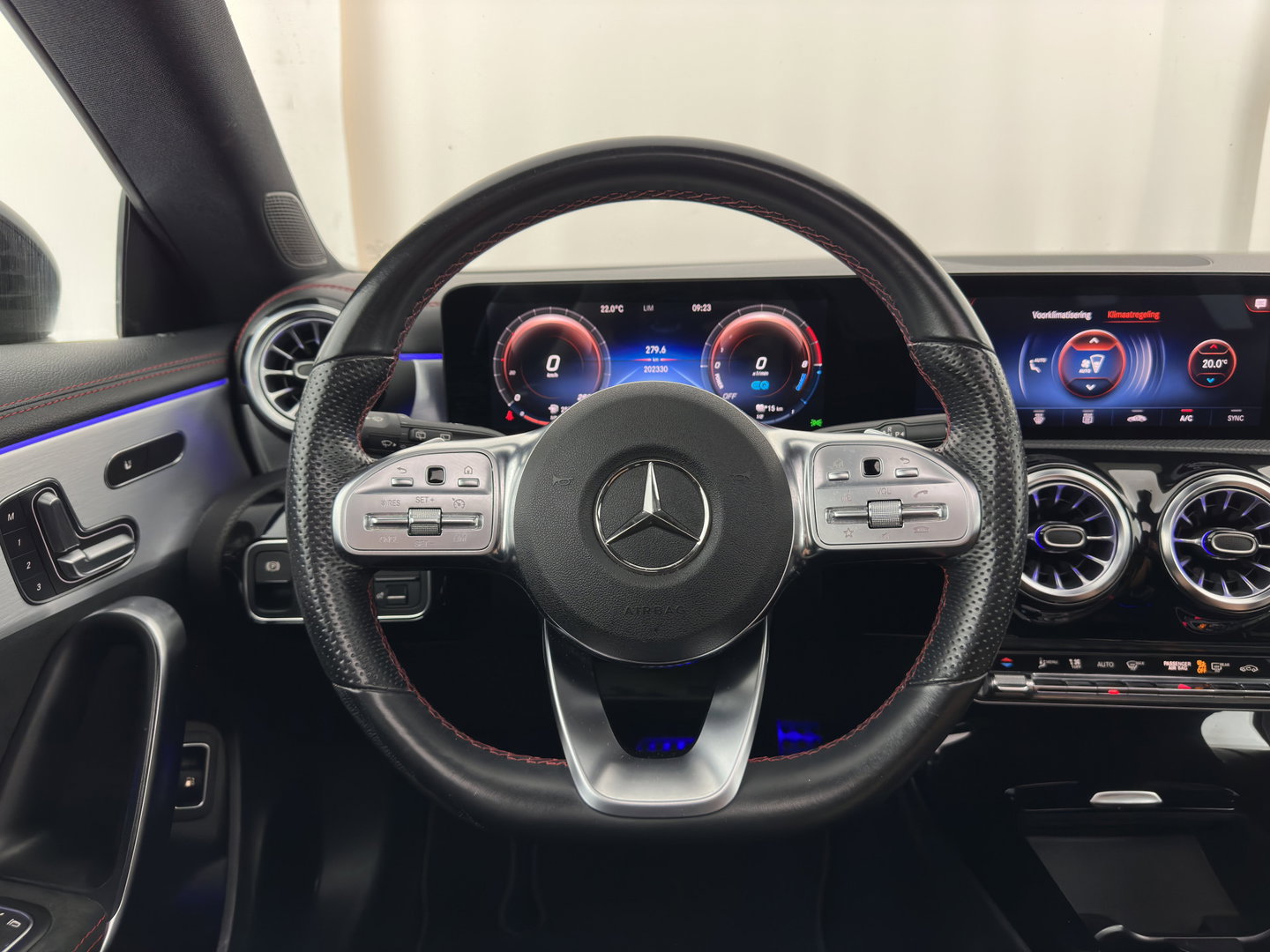 Mercedes-Benz CLA-Klasse Shooting Brake 250 e Business Solution AMG Limited (Plug-in) (INCL.BTW) Aut. *PANO | LEATHER-MICROFIBRE | MEMORY-PACK | MULTIBEAM-LED | BLIND-SPOT | HEATED-SPORTSEATS | AMBIENT-LIGHT | KEYLESS | DIGI-COCKPIT | DAB+ | NAVI-FULLMAP | CAMERA | PRIVACYGLAS