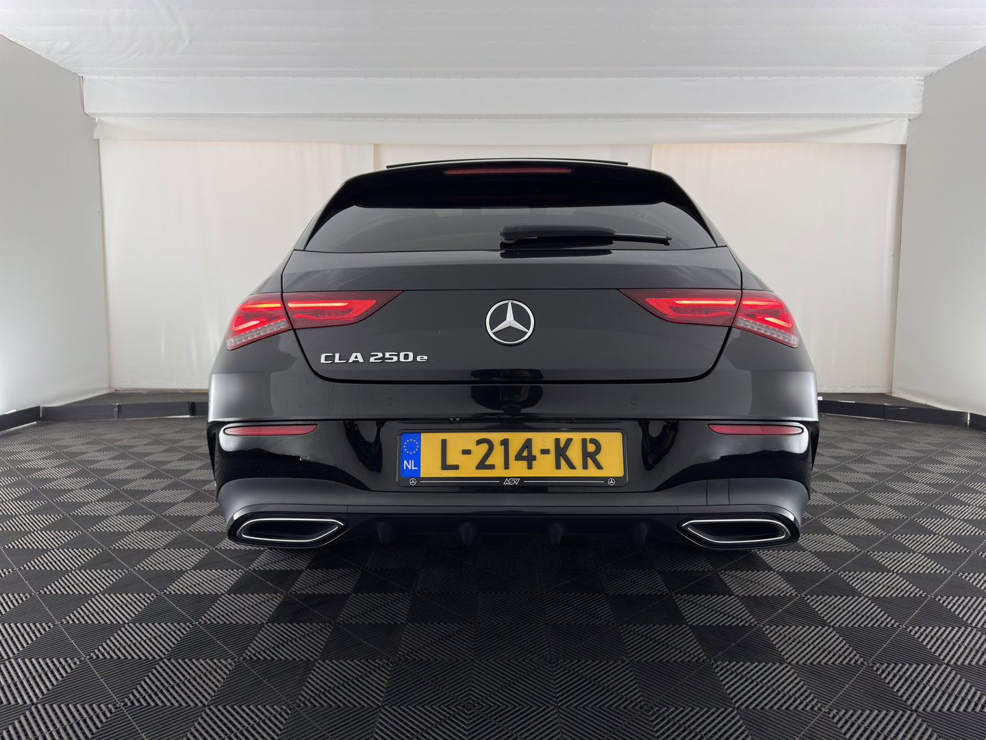 Mercedes-Benz CLA-Klasse Shooting Brake 250 e Business Solution AMG Limited (Plug-in) (INCL.BTW) Aut. *PANO | LEATHER-MICROFIBRE | MEMORY-PACK | MULTIBEAM-LED | BLIND-SPOT | HEATED-SPORTSEATS | AMBIENT-LIGHT | KEYLESS | DIGI-COCKPIT | DAB+ | NAVI-FULLMAP | CAMERA | PRIVACYGLAS