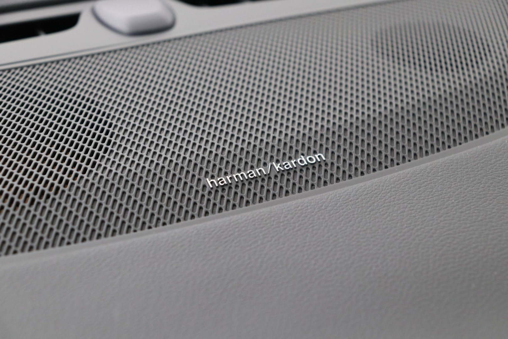 Volvo XC90 T8 Recharge R-Design | Luchtvering | Harman/Kardon | Stoelventilatie | Trekhaak | 22 inch