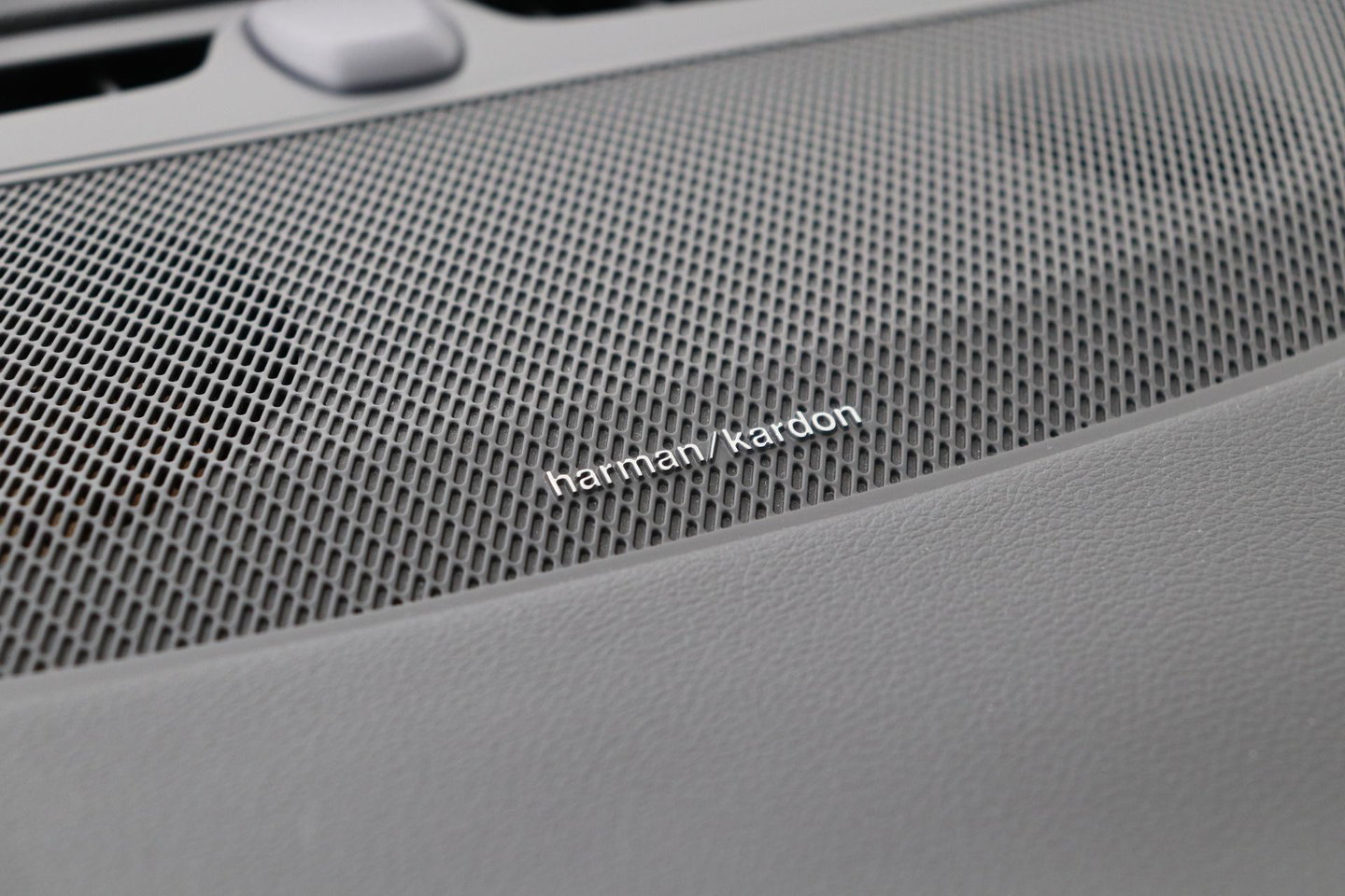 Volvo XC90 T8 Recharge R-Design | Luchtvering | Harman/Kardon | Stoelventilatie | Trekhaak | 22 inch