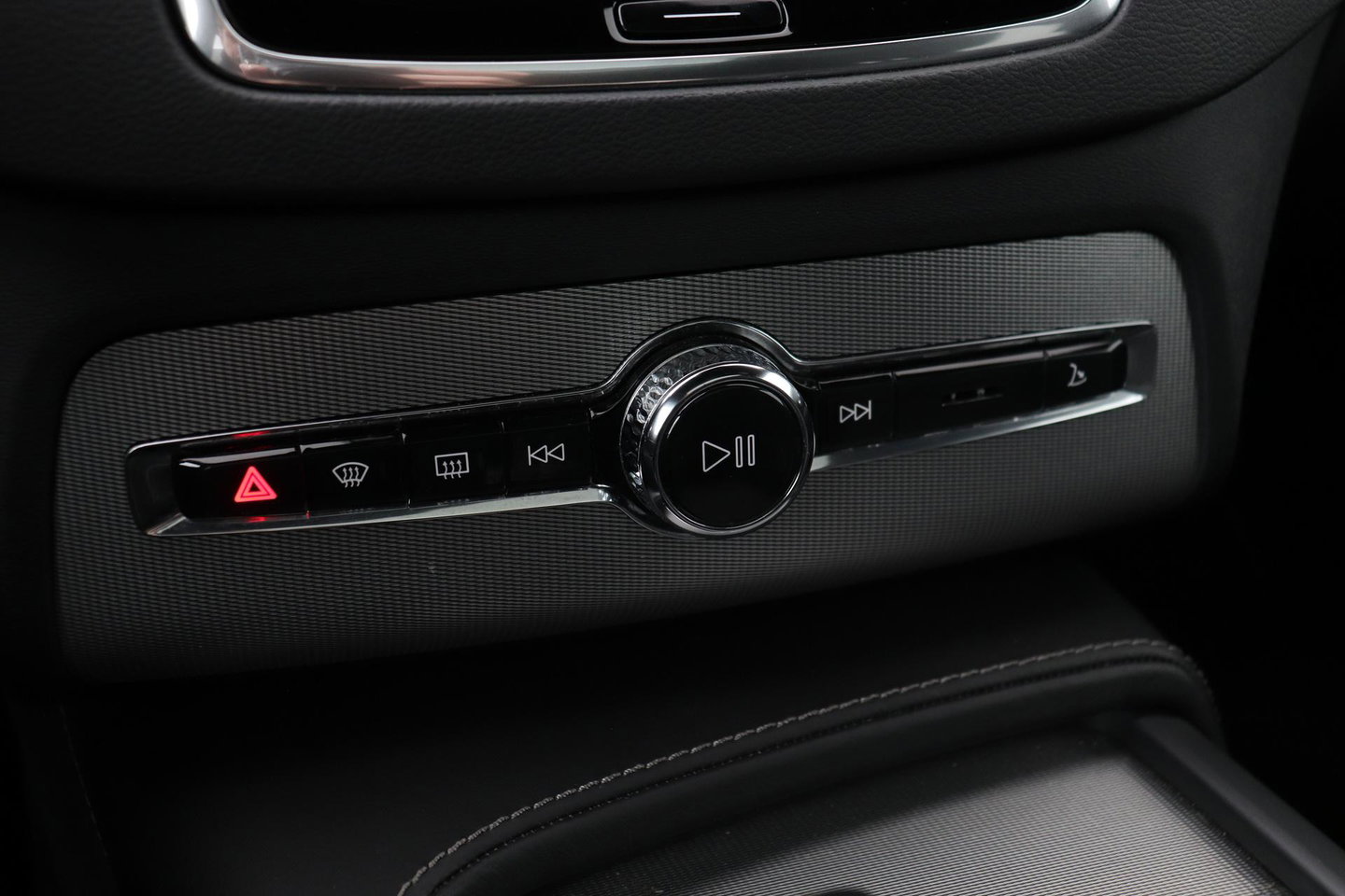 Volvo XC90 T8 Recharge R-Design | Luchtvering | Harman/Kardon | Stoelventilatie | Trekhaak | 22 inch