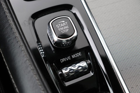Volvo XC90 T8 Recharge R-Design | Luchtvering | Harman/Kardon | Stoelventilatie | Trekhaak | 22 inch