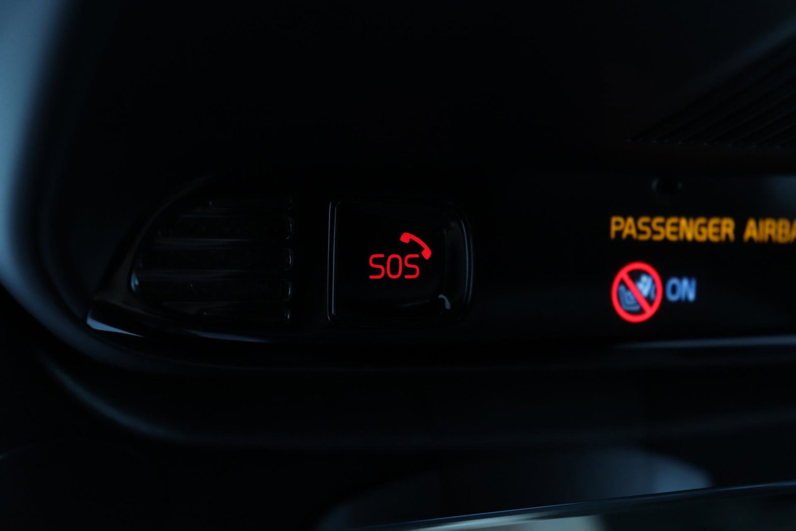 Volvo XC90 T8 Recharge R-Design | Luchtvering | Harman/Kardon | Stoelventilatie | Trekhaak | 22 inch