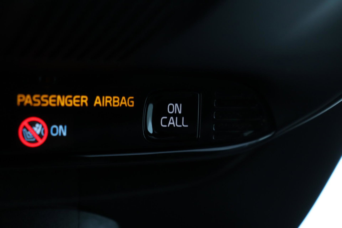 Volvo XC90 T8 Recharge R-Design | Luchtvering | Harman/Kardon | Stoelventilatie | Trekhaak | 22 inch