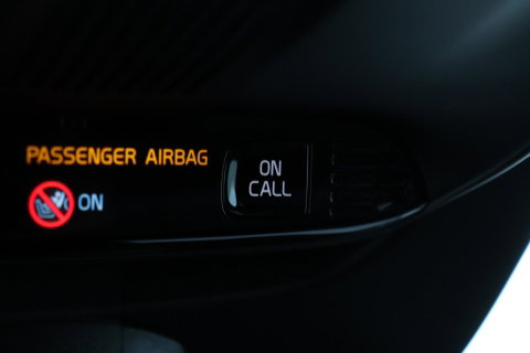 Volvo XC90 T8 Recharge R-Design | Luchtvering | Harman/Kardon | Stoelventilatie | Trekhaak | 22 inch
