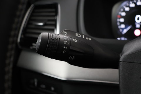 Volvo XC90 T8 Recharge R-Design | Luchtvering | Harman/Kardon | Stoelventilatie | Trekhaak | 22 inch