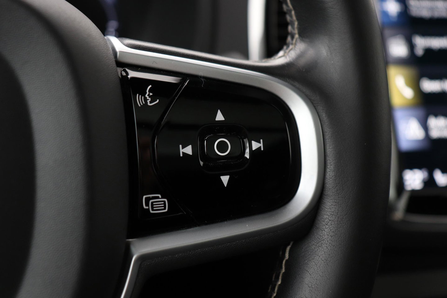 Volvo XC90 T8 Recharge R-Design | Luchtvering | Harman/Kardon | Stoelventilatie | Trekhaak | 22 inch
