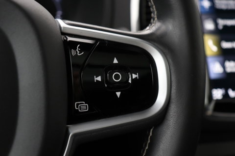 Volvo XC90 T8 Recharge R-Design | Luchtvering | Harman/Kardon | Stoelventilatie | Trekhaak | 22 inch