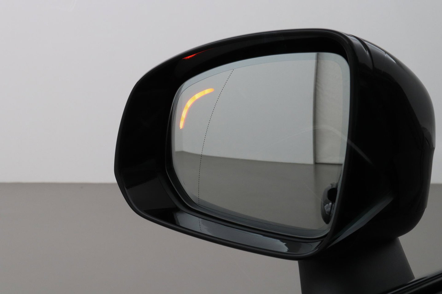 Volvo XC90 T8 Recharge R-Design | Luchtvering | Harman/Kardon | Stoelventilatie | Trekhaak | 22 inch