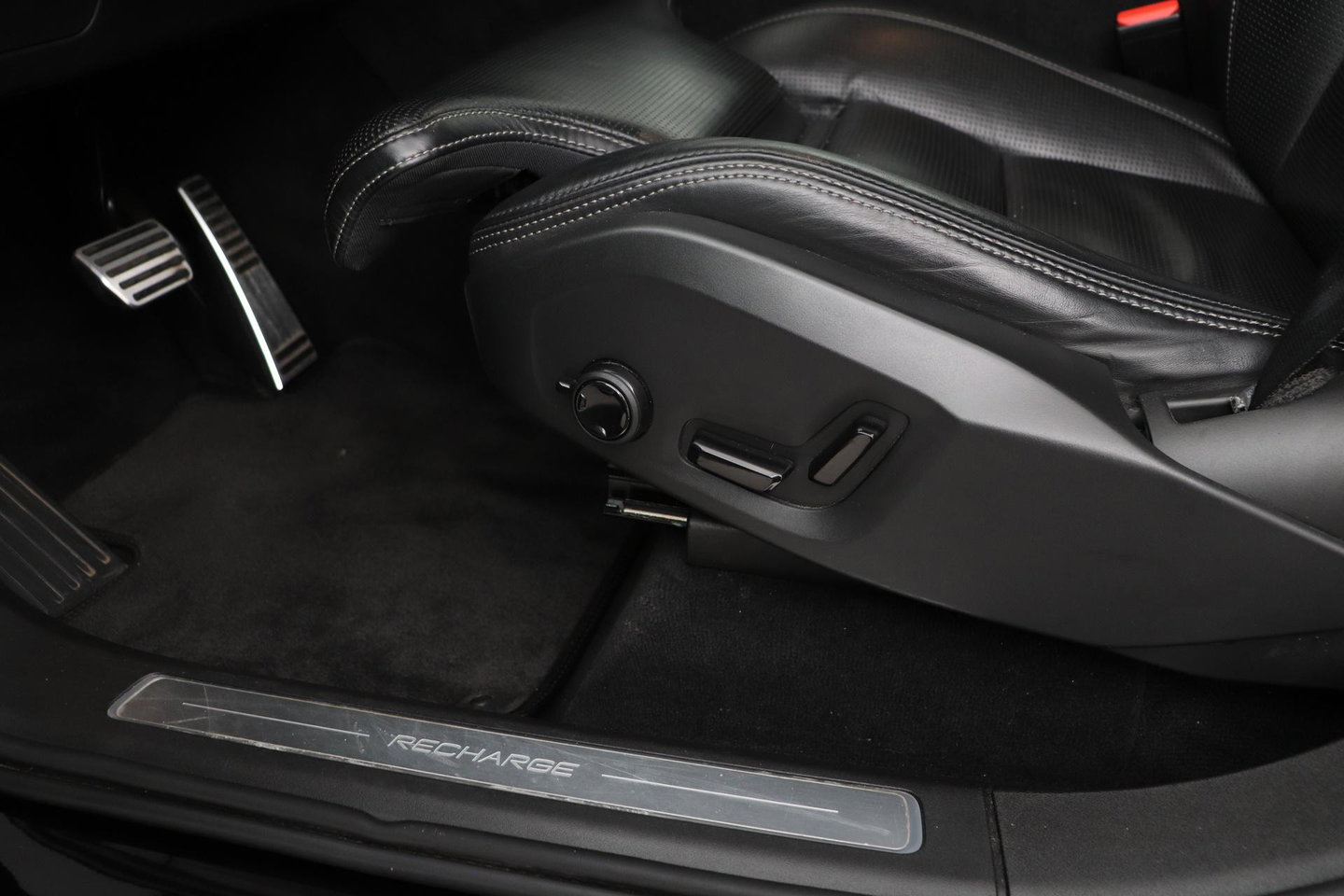 Volvo XC90 T8 Recharge R-Design | Luchtvering | Harman/Kardon | Stoelventilatie | Trekhaak | 22 inch