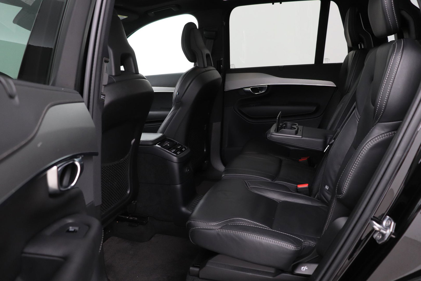 Volvo XC90 T8 Recharge R-Design | Luchtvering | Harman/Kardon | Stoelventilatie | Trekhaak | 22 inch