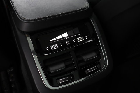 Volvo XC90 T8 Recharge R-Design | Luchtvering | Harman/Kardon | Stoelventilatie | Trekhaak | 22 inch