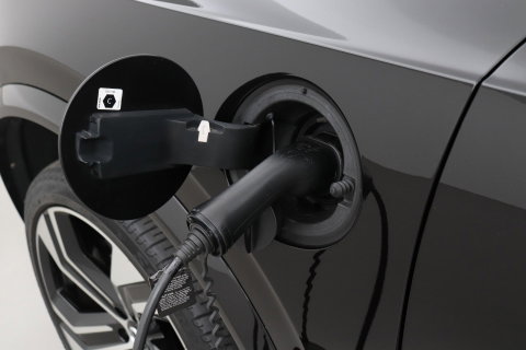 Volvo XC90 T8 Recharge R-Design | Luchtvering | Harman/Kardon | Stoelventilatie | Trekhaak | 22 inch