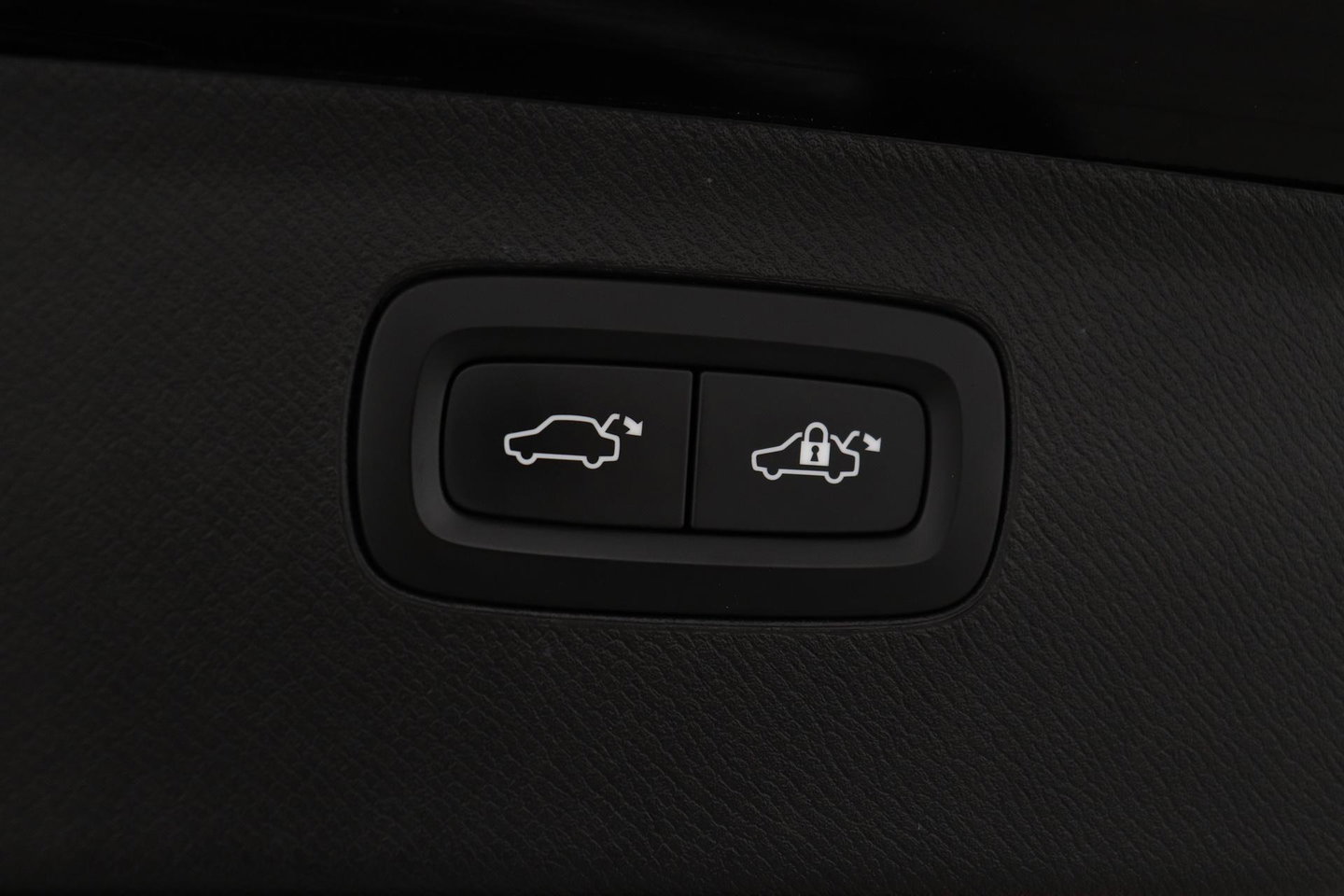 Volvo XC90 T8 Recharge R-Design | Luchtvering | Harman/Kardon | Stoelventilatie | Trekhaak | 22 inch