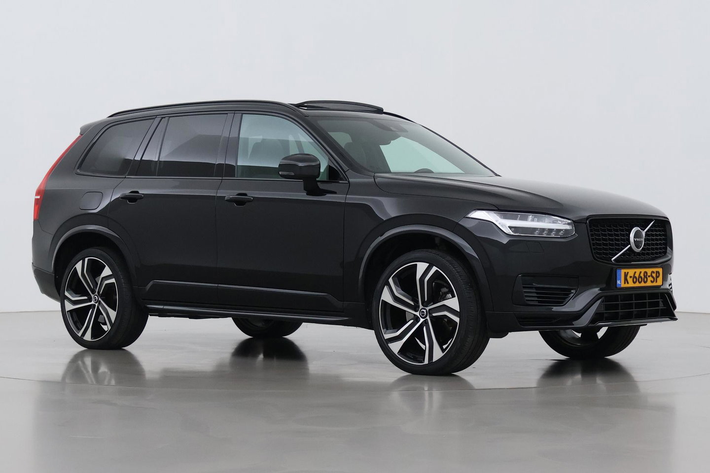 Volvo XC90 T8 Recharge R-Design | Luchtvering | Harman/Kardon | Stoelventilatie | Trekhaak | 22 inch