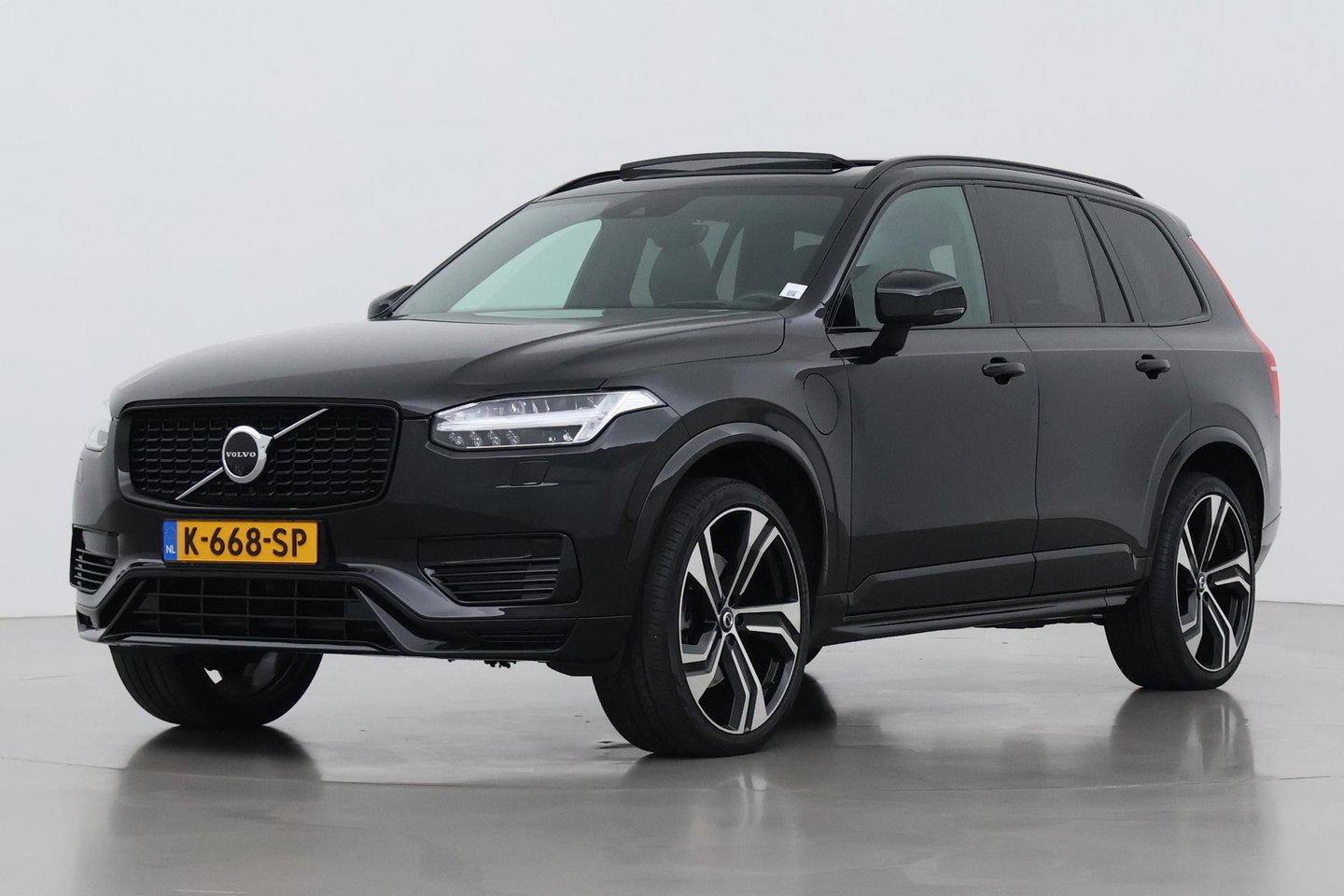 Volvo XC90 T8 Recharge R-Design | Luchtvering | Harman/Kardon | Stoelventilatie | Trekhaak | 22 inch