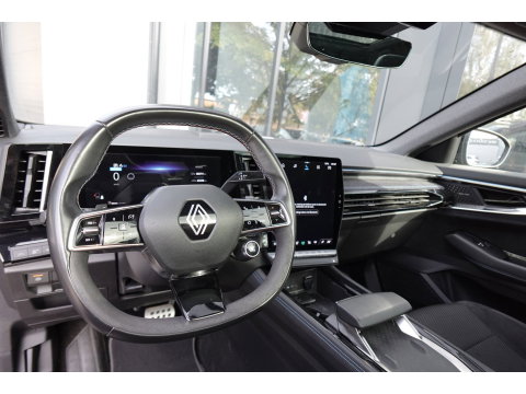 Renault Austral 1.2 E-Tech full hybrid 200 Evolution PANO HUD CAM