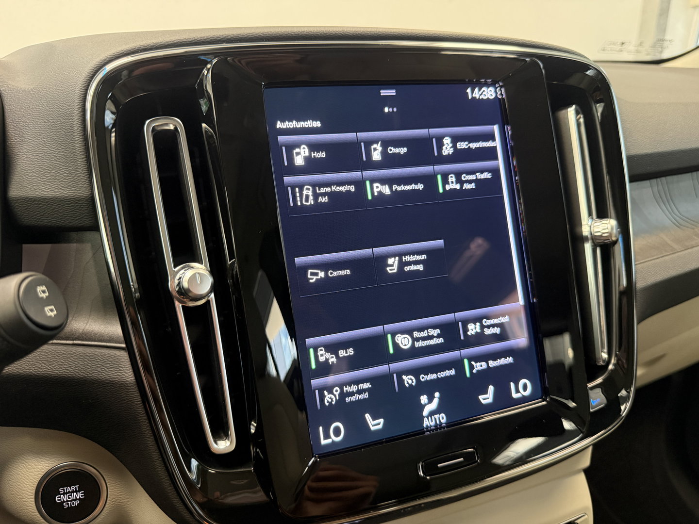 Volvo XC40 1.5 T5 Recharge Ultimate Bright ACC Elec. achterklep Harman/Kardon 24 Maanden garantie* (Vraag naar de voorwaarden)