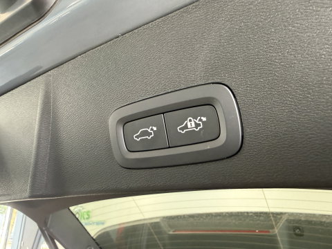 Volvo XC40 1.5 T5 Recharge Ultimate Bright ACC Elec. achterklep Harman/Kardon 24 Maanden garantie* (Vraag naar de voorwaarden)