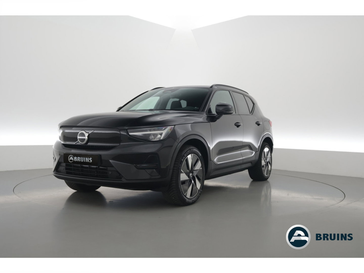 Volvo XC40 Single Motor Extended Range Plus 82 kWh | Rijklaar! | Dig. Cockpit | Bliss | Pilot Assist | Stuur- Stoelverw. | Camera+PDC | Google | App.Connect | Elek. Klep | Led | LM V