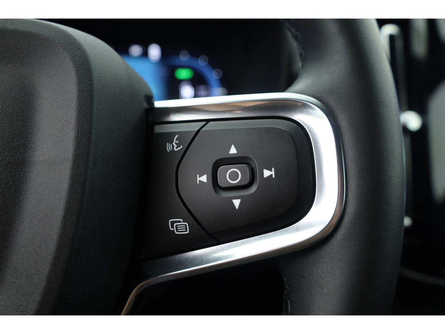 Volvo XC40 Single Motor Extended Range Plus 82 kWh | Rijklaar! | Dig. Cockpit | Bliss | Pilot Assist | Stuur- Stoelverw. | Camera+PDC | Google | App.Connect | Elek. Klep | Led | LM V