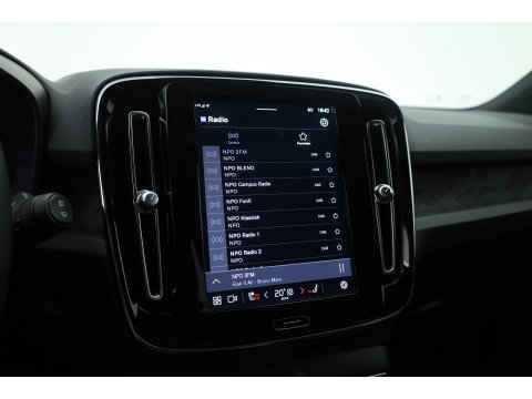 Volvo XC40 Single Motor Extended Range Plus 82 kWh | Rijklaar! | Dig. Cockpit | Bliss | Pilot Assist | Stuur- Stoelverw. | Camera+PDC | Google | App.Connect | Elek. Klep | Led | LM V