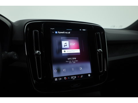 Volvo XC40 Single Motor Extended Range Plus 82 kWh | Rijklaar! | Dig. Cockpit | Bliss | Pilot Assist | Stuur- Stoelverw. | Camera+PDC | Google | App.Connect | Elek. Klep | Led | LM V