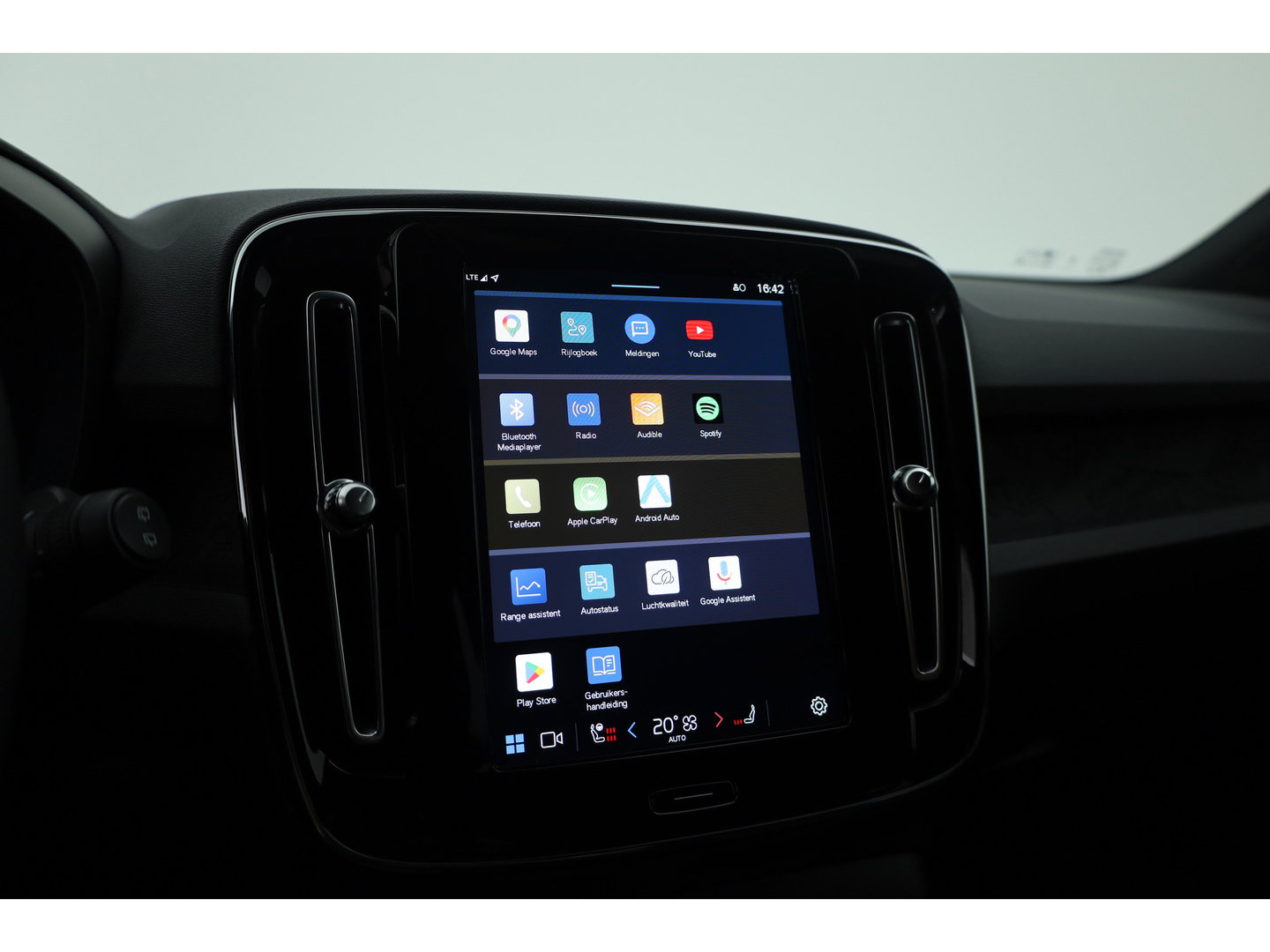 Volvo XC40 Single Motor Extended Range Plus 82 kWh | Rijklaar! | Dig. Cockpit | Bliss | Pilot Assist | Stuur- Stoelverw. | Camera+PDC | Google | App.Connect | Elek. Klep | Led | LM V