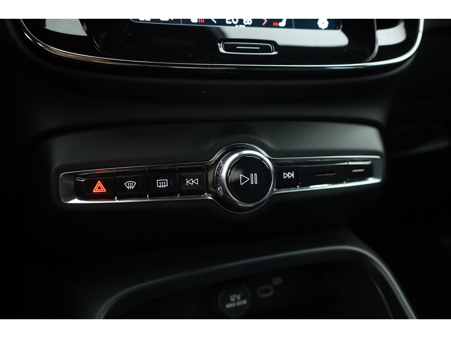 Volvo XC40 Single Motor Extended Range Plus 82 kWh | Rijklaar! | Dig. Cockpit | Bliss | Pilot Assist | Stuur- Stoelverw. | Camera+PDC | Google | App.Connect | Elek. Klep | Led | LM V