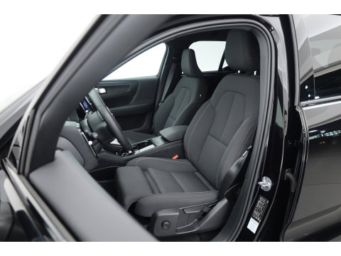 Volvo XC40 Single Motor Extended Range Plus 82 kWh | Rijklaar! | Dig. Cockpit | Bliss | Pilot Assist | Stuur- Stoelverw. | Camera+PDC | Google | App.Connect | Elek. Klep | Led | LM V