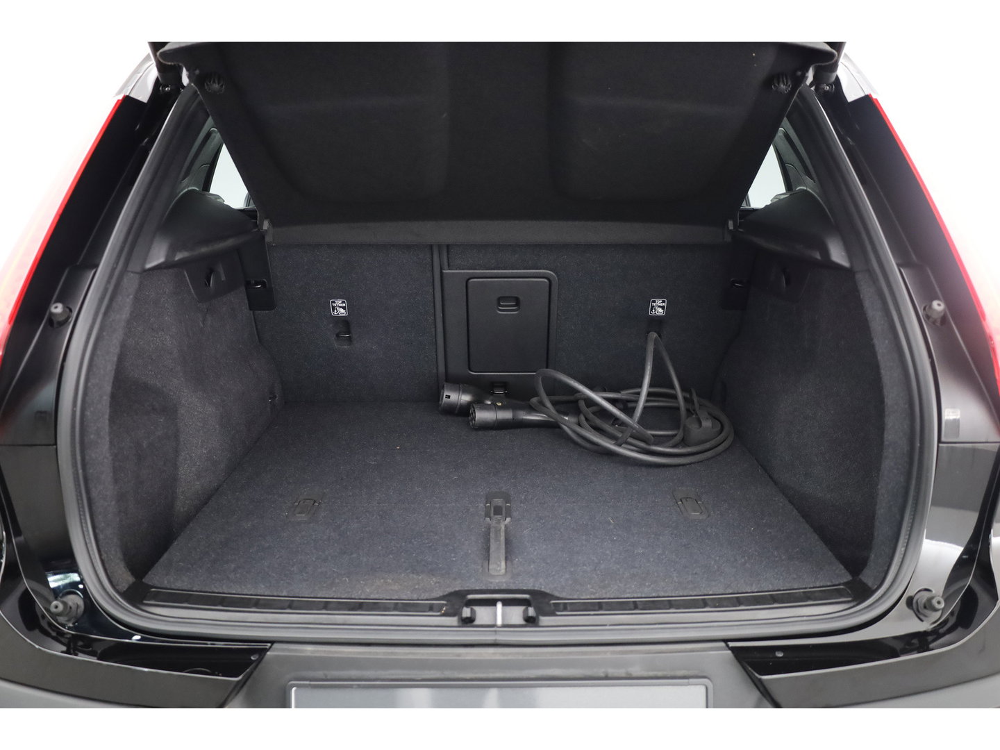Volvo XC40 Single Motor Extended Range Plus 82 kWh | Rijklaar! | Dig. Cockpit | Bliss | Pilot Assist | Stuur- Stoelverw. | Camera+PDC | Google | App.Connect | Elek. Klep | Led | LM V