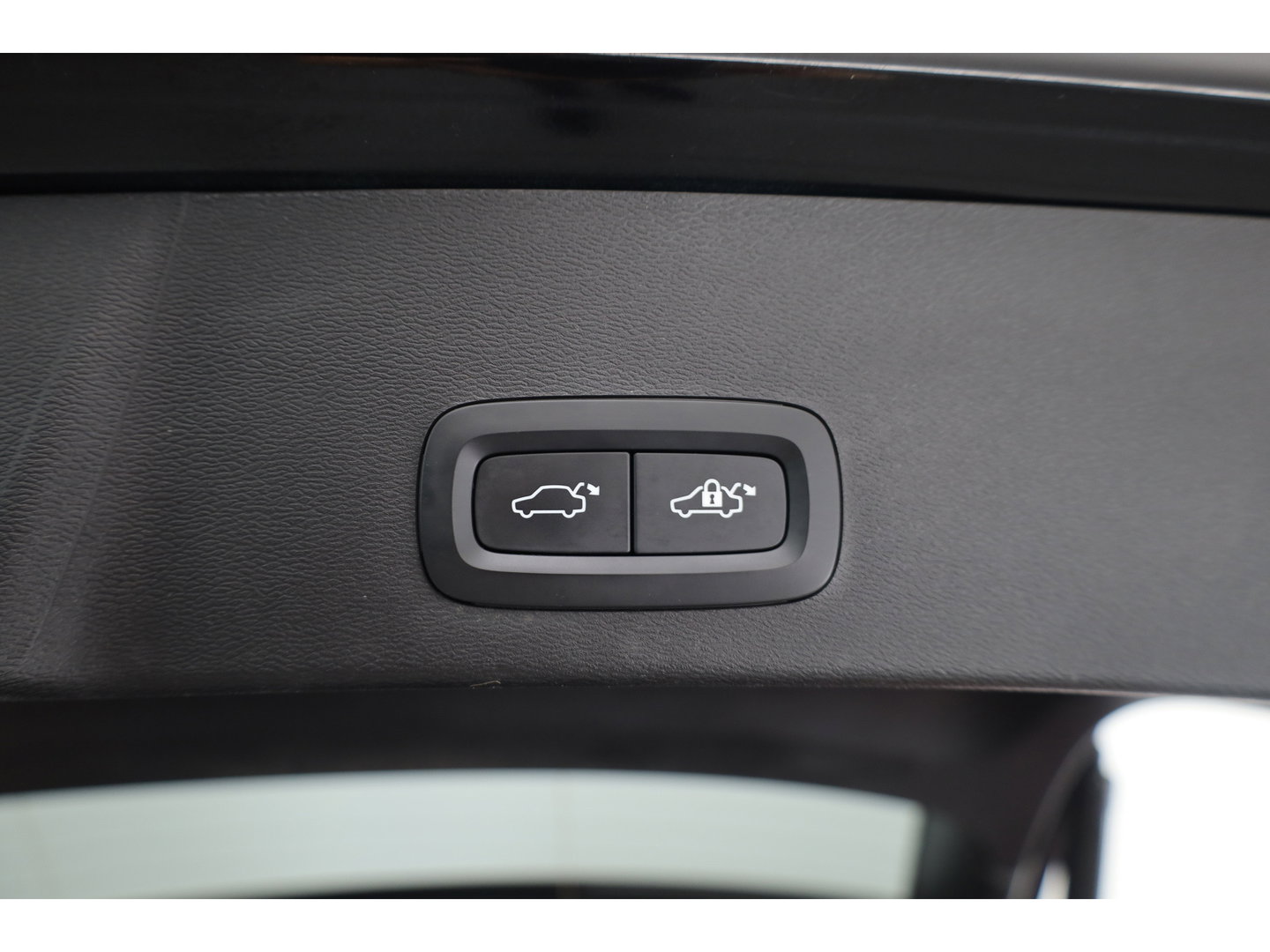 Volvo XC40 Single Motor Extended Range Plus 82 kWh | Rijklaar! | Dig. Cockpit | Bliss | Pilot Assist | Stuur- Stoelverw. | Camera+PDC | Google | App.Connect | Elek. Klep | Led | LM V