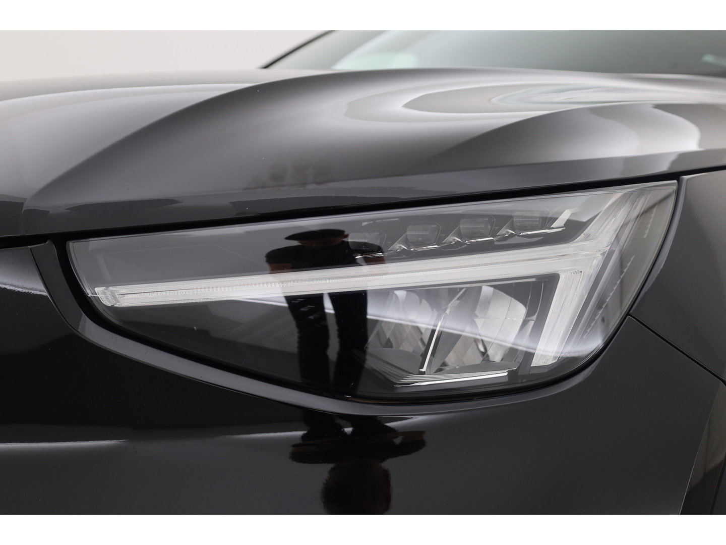 Volvo XC40 Single Motor Extended Range Plus 82 kWh | Rijklaar! | Dig. Cockpit | Bliss | Pilot Assist | Stuur- Stoelverw. | Camera+PDC | Google | App.Connect | Elek. Klep | Led | LM V