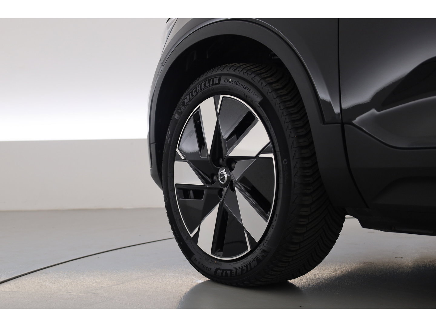 Volvo XC40 Single Motor Extended Range Plus 82 kWh | Rijklaar! | Dig. Cockpit | Bliss | Pilot Assist | Stuur- Stoelverw. | Camera+PDC | Google | App.Connect | Elek. Klep | Led | LM V