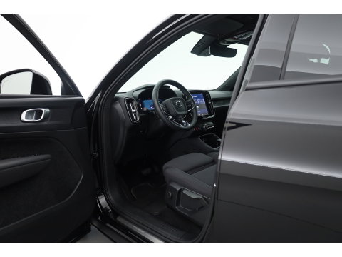 Volvo XC40 Single Motor Extended Range Plus 82 kWh | Rijklaar! | Dig. Cockpit | Bliss | Pilot Assist | Stuur- Stoelverw. | Camera+PDC | Google | App.Connect | Elek. Klep | Led | LM V