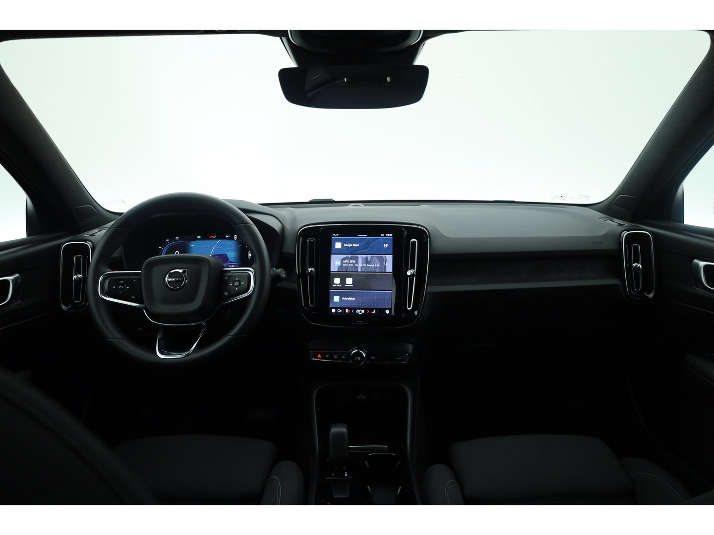Volvo XC40 Single Motor Extended Range Plus 82 kWh | Rijklaar! | Dig. Cockpit | Bliss | Pilot Assist | Stuur- Stoelverw. | Camera+PDC | Google | App.Connect | Elek. Klep | Led | LM V