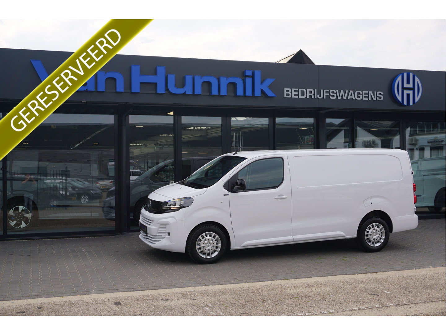 Opel Vivaro 2.0D 145PK EAT8 AUT L3H1 Apple CP, Cam, Betimmering, Trekhaak, Standkachel!! Nr. D01*