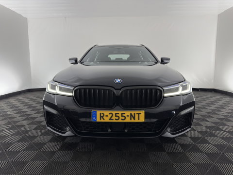 BMW 5 Serie Touring 530e Business Edition Plus M-Sportpack (Plug-in) (INCL.BTW) *HEAD-UP | LEATHER | LASER-LED | ADAPTIVE-CRUISE | BLIND-SPOT | MEMORY-PACK | DIGI-COCKPIT | HIFI-SOUND | CAMERA | NAVI-FULLMAP | PRIVACY-GLASS | SHIFT-PADDLES | AMBIENT-LIGHT | 18