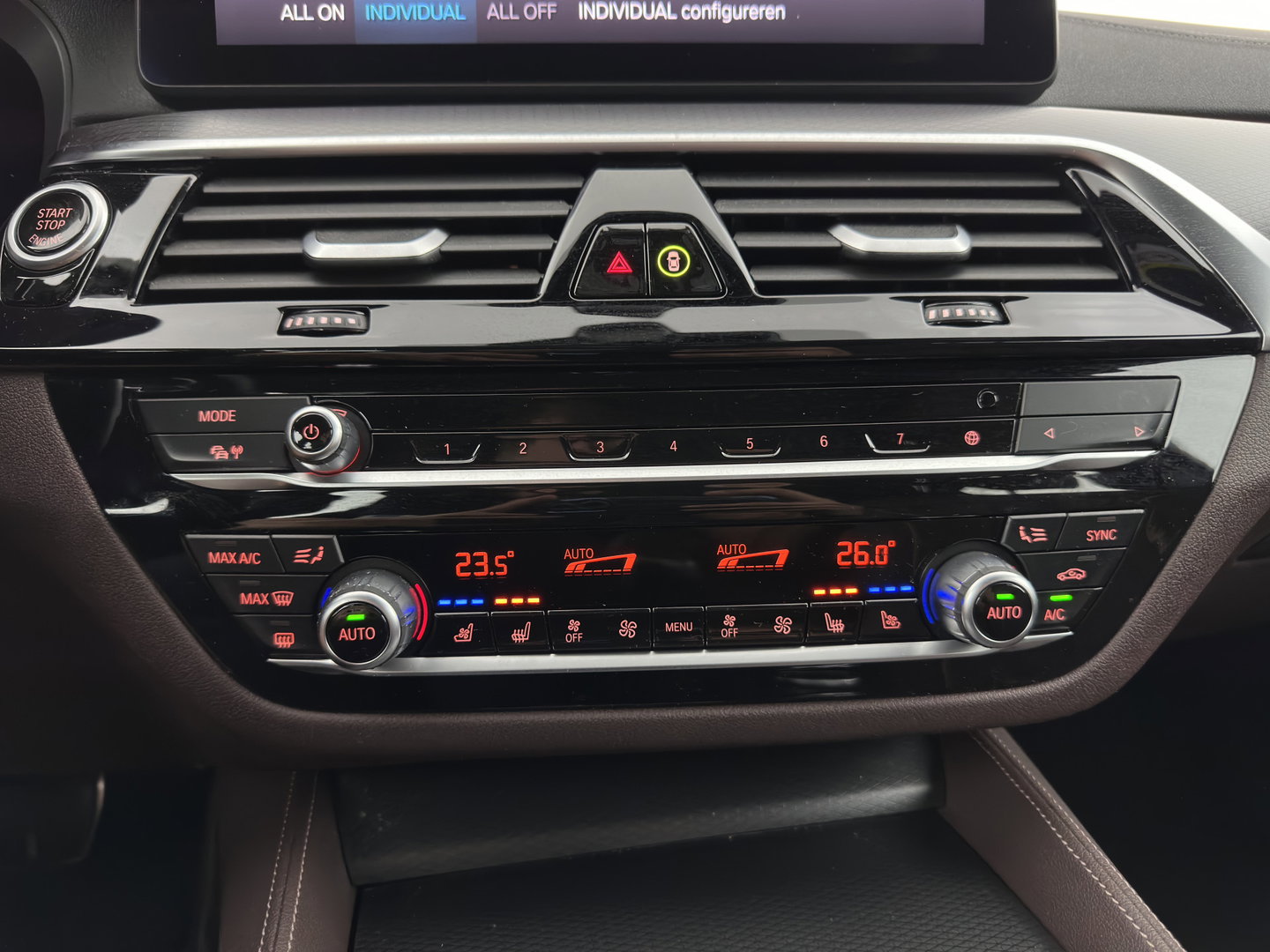 BMW 5 Serie Touring 530e Business Edition Plus M-Sportpack (Plug-in) (INCL.BTW) *HEAD-UP | LEATHER | LASER-LED | ADAPTIVE-CRUISE | BLIND-SPOT | MEMORY-PACK | DIGI-COCKPIT | HIFI-SOUND | CAMERA | NAVI-FULLMAP | PRIVACY-GLASS | SHIFT-PADDLES | AMBIENT-LIGHT | 18