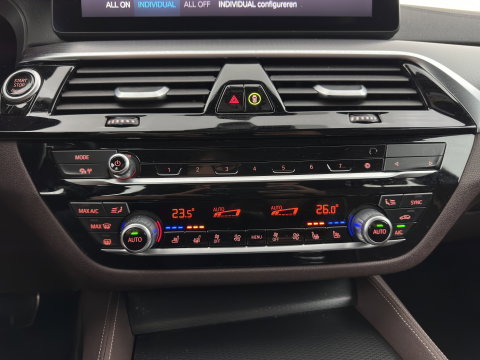BMW 5 Serie Touring 530e Business Edition Plus M-Sportpack (Plug-in) (INCL.BTW) *HEAD-UP | LEATHER | LASER-LED | ADAPTIVE-CRUISE | BLIND-SPOT | MEMORY-PACK | DIGI-COCKPIT | HIFI-SOUND | CAMERA | NAVI-FULLMAP | PRIVACY-GLASS | SHIFT-PADDLES | AMBIENT-LIGHT | 18