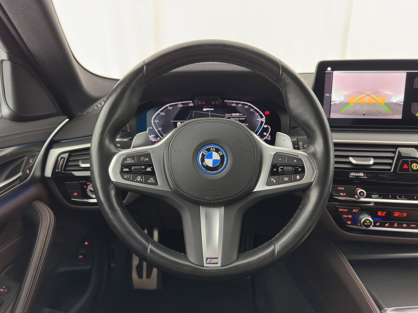 BMW 5 Serie Touring 530e Business Edition Plus M-Sportpack (Plug-in) (INCL.BTW) *HEAD-UP | LEATHER | LASER-LED | ADAPTIVE-CRUISE | BLIND-SPOT | MEMORY-PACK | DIGI-COCKPIT | HIFI-SOUND | CAMERA | NAVI-FULLMAP | PRIVACY-GLASS | SHIFT-PADDLES | AMBIENT-LIGHT | 18