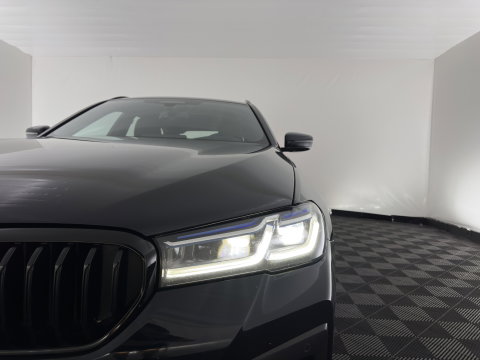 BMW 5 Serie Touring 530e Business Edition Plus M-Sportpack (Plug-in) (INCL.BTW) *HEAD-UP | LEATHER | LASER-LED | ADAPTIVE-CRUISE | BLIND-SPOT | MEMORY-PACK | DIGI-COCKPIT | HIFI-SOUND | CAMERA | NAVI-FULLMAP | PRIVACY-GLASS | SHIFT-PADDLES | AMBIENT-LIGHT | 18