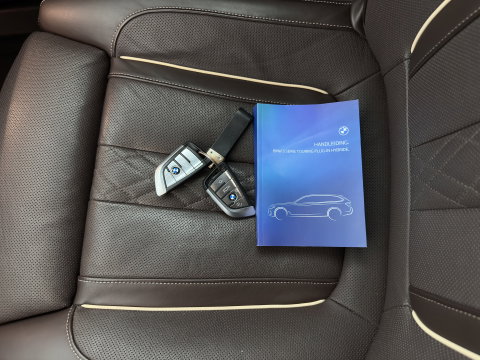 BMW 5 Serie Touring 530e Business Edition Plus M-Sportpack (Plug-in) (INCL.BTW) *HEAD-UP | LEATHER | LASER-LED | ADAPTIVE-CRUISE | BLIND-SPOT | MEMORY-PACK | DIGI-COCKPIT | HIFI-SOUND | CAMERA | NAVI-FULLMAP | PRIVACY-GLASS | SHIFT-PADDLES | AMBIENT-LIGHT | 18