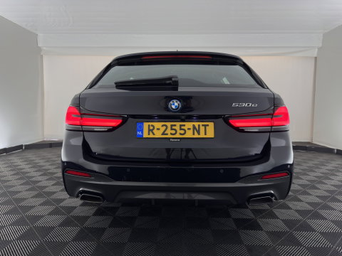 BMW 5 Serie Touring 530e Business Edition Plus M-Sportpack (Plug-in) (INCL.BTW) *HEAD-UP | LEATHER | LASER-LED | ADAPTIVE-CRUISE | BLIND-SPOT | MEMORY-PACK | DIGI-COCKPIT | HIFI-SOUND | CAMERA | NAVI-FULLMAP | PRIVACY-GLASS | SHIFT-PADDLES | AMBIENT-LIGHT | 18