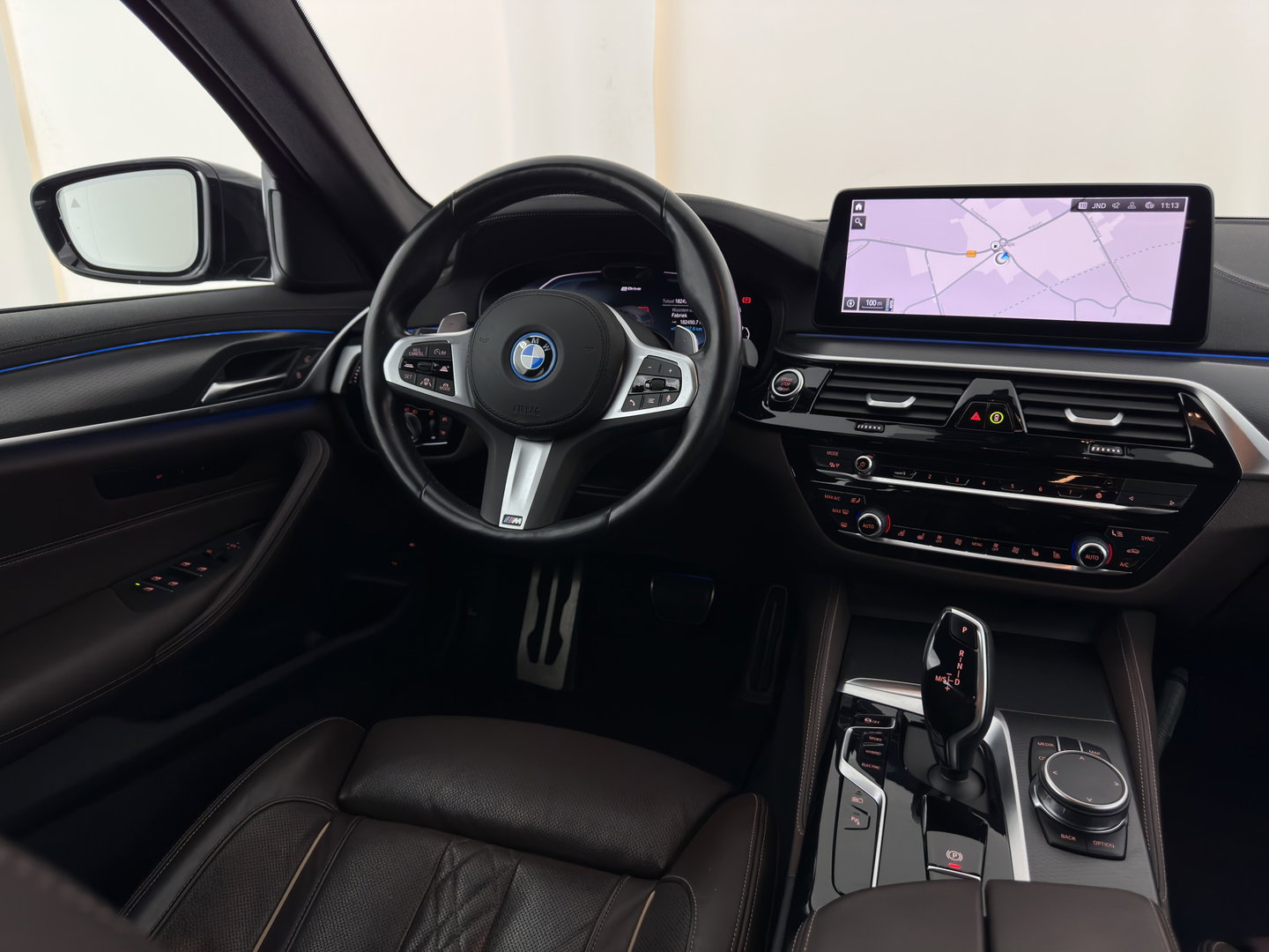 BMW 5 Serie Touring 530e Business Edition Plus M-Sportpack (Plug-in) (INCL.BTW) *HEAD-UP | LEATHER | LASER-LED | ADAPTIVE-CRUISE | BLIND-SPOT | MEMORY-PACK | DIGI-COCKPIT | HIFI-SOUND | CAMERA | NAVI-FULLMAP | PRIVACY-GLASS | SHIFT-PADDLES | AMBIENT-LIGHT | 18