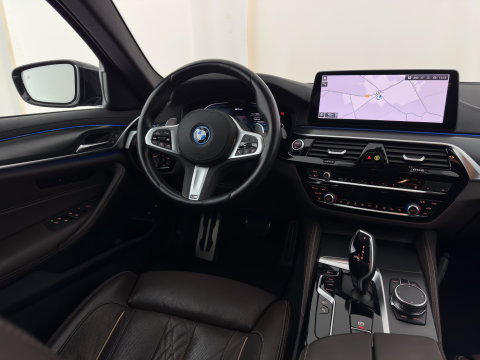 BMW 5 Serie Touring 530e Business Edition Plus M-Sportpack (Plug-in) (INCL.BTW) *HEAD-UP | LEATHER | LASER-LED | ADAPTIVE-CRUISE | BLIND-SPOT | MEMORY-PACK | DIGI-COCKPIT | HIFI-SOUND | CAMERA | NAVI-FULLMAP | PRIVACY-GLASS | SHIFT-PADDLES | AMBIENT-LIGHT | 18