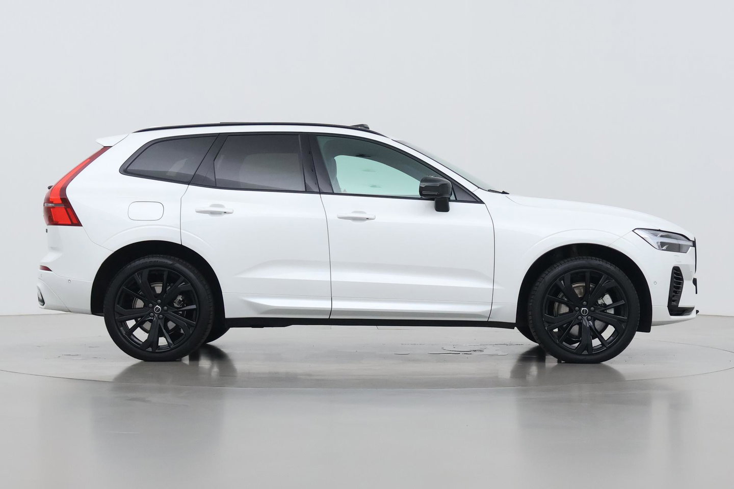 Volvo XC60 T6 Ultra Black Edition | Harman/Kardon | Panoramadak | ACC | Trekhaak | 360° Camera | Stoel+Stuurverwarming | 21 Inch